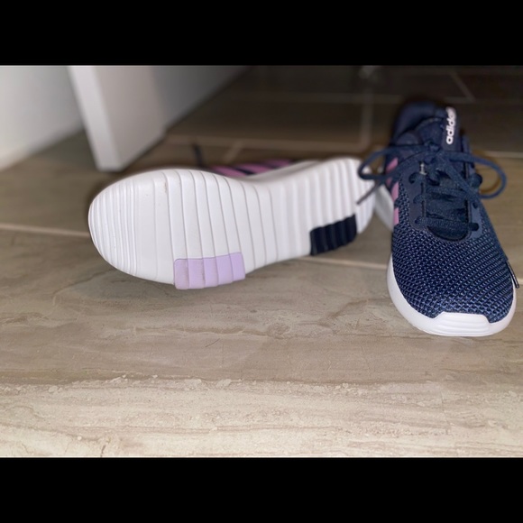 Youth Adidas - Picture 2 of 2